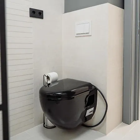 Nova Modern With Underground Parking Apartment *