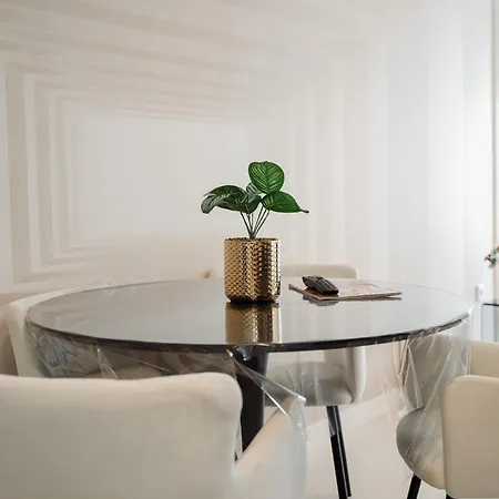 Nova Modern With Underground Parking Apartment