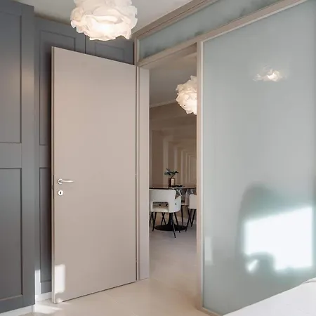 Nova Modern With Underground Parking Apartment *